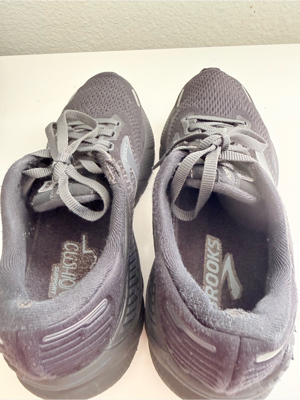 Brooks women size 7.5 Adrenaline GTS 22 Black and Dark Gray Running Shoes - Picture 5 of 11